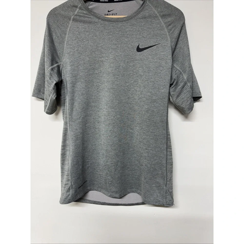 Nike Pro Dry Fit Shirt Size M Short Sleeve Womens Crew Neck Gray Athletic Fit